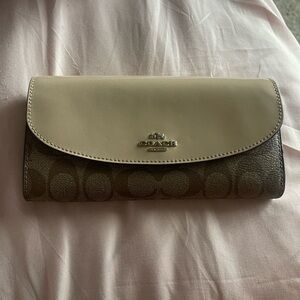 Coach Signature Leather Trifold Wallet - Khaki Platinum & Brown